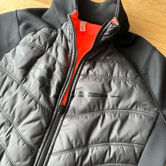 Women’s Saucony Tech Running Jacket - Picture 6 of 8